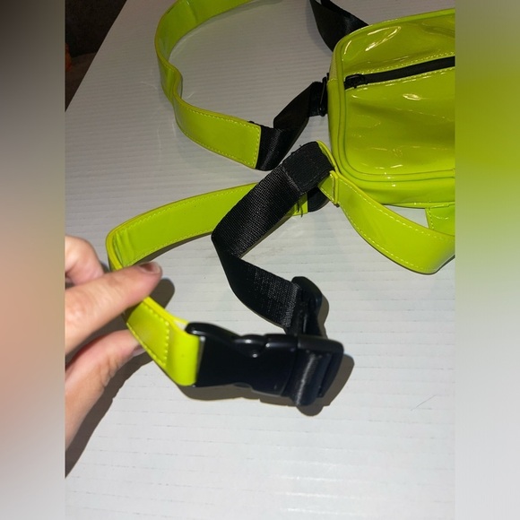 Fashion‎ nova lime green waist thigh bag - Picture 2 of 6